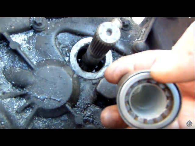 Transmission RENAULT LOGAN |Renewing the primary shaft seal  of Renault Logan with a sledge hammer