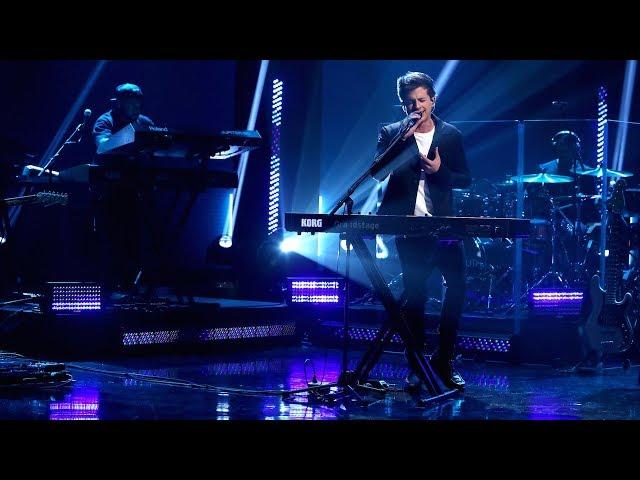 Charlie Puth Sings 'Attention'