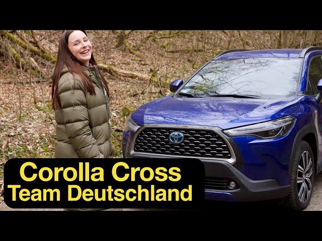 Larissa fährt den Toyota Corolla Cross Team Deutschland [4K] - Autophorie