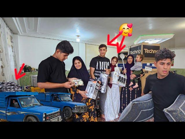 The nomadic tradition of the bride's family giving the dowry to the bride and groom‍️