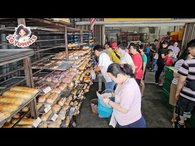 10.000 Breads Daily! Inside Most Popular Bakery with 80 Kinds of Bread! - Malaysia Street Food