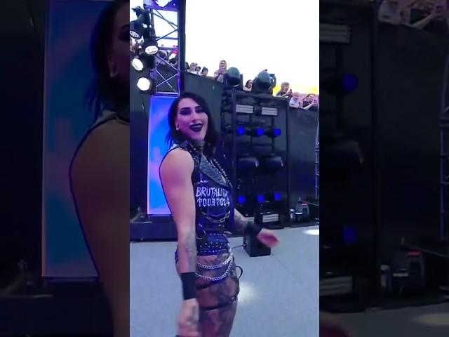 Mami’s home  #summerslam
