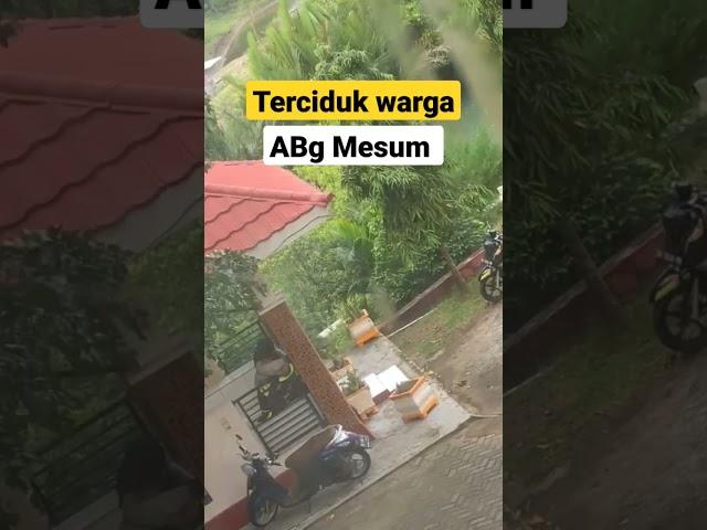 viral ‼️ABG Terciduk mesum Di Teras Rumah Warga #abg #mesumabbas #terciduk #pacaranharam #shorts