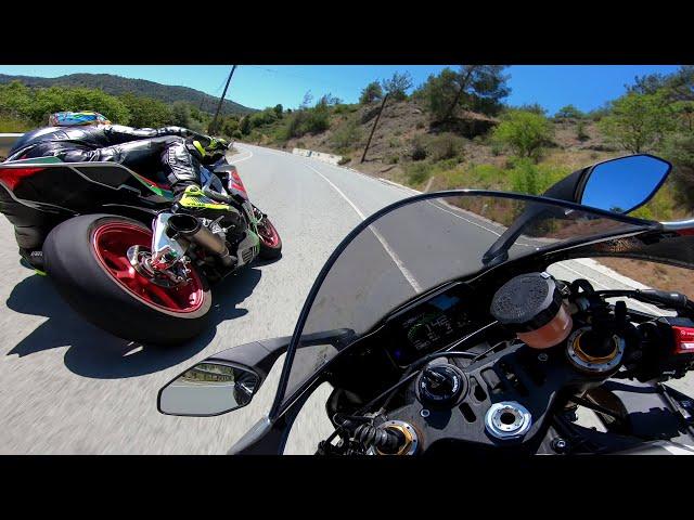 SuperBikes On The Way - Yamaha R1 M Vs Aprilia Rsv4 RF