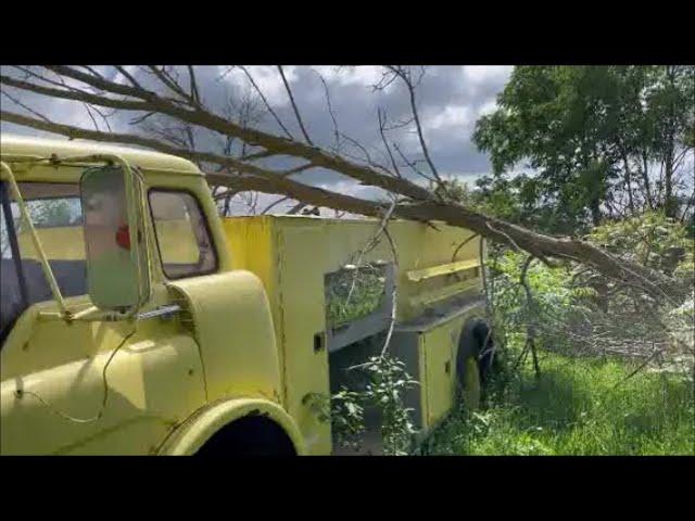 Trying To Start A 1973 Ford Fire Truck Part 1