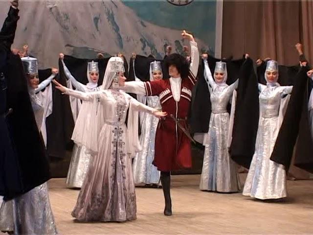 Гсударственный ансамбль танца КЧР " ЭЛЬБРУС"