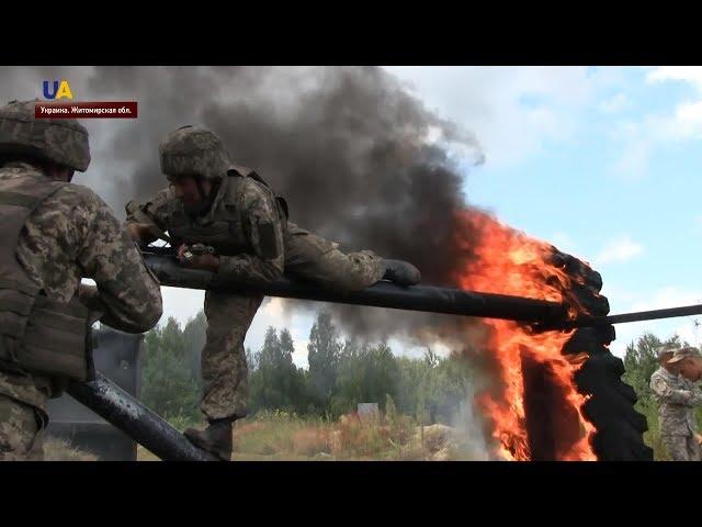 На полигоне под Житомиром прошли учения будущих офицеров-десантников