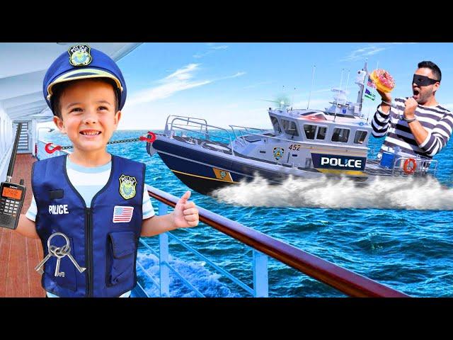 High speed police chase to catch thief on police boat with police officers for kids | Super Krew