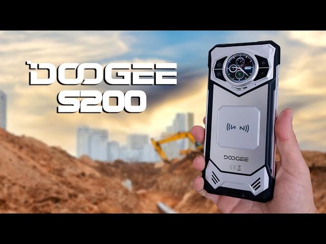 This Rugged Smartphone Has 2 Displays! Doogee S200 Review