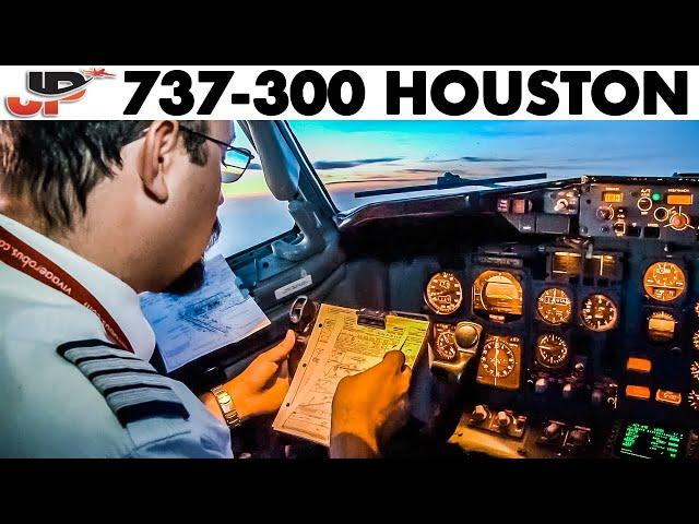 Piloting BOEING 737-300 to Houston | Cockpit Views