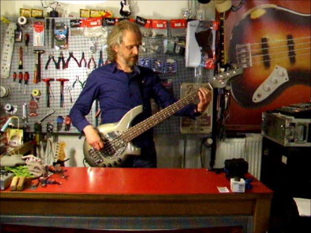 MusicMan Bongo 5 Bassampler Demo - Paul’s Bassmatters