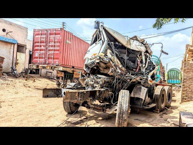 Hino Truck accident made the very badly broken new again | Truck Body Manufacturing