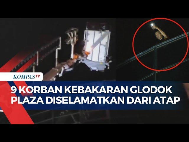 Dramatis! Detik-Detik Damkar Selamatkan 9 Korban Kebakaran dari Atap Glodok Plaza