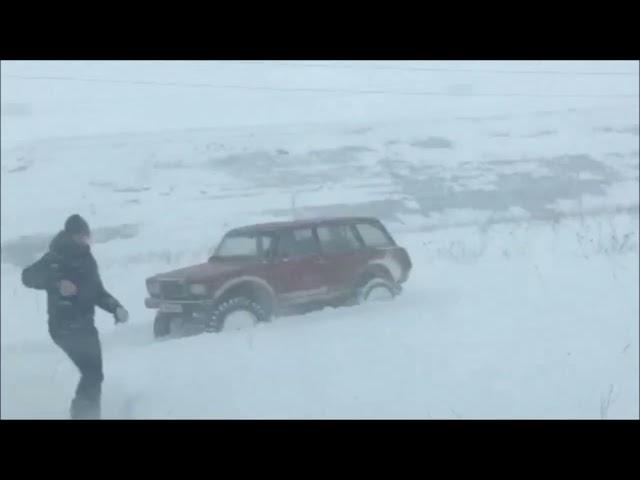 Четвёрка на вояках по февральским слежалым сугробам