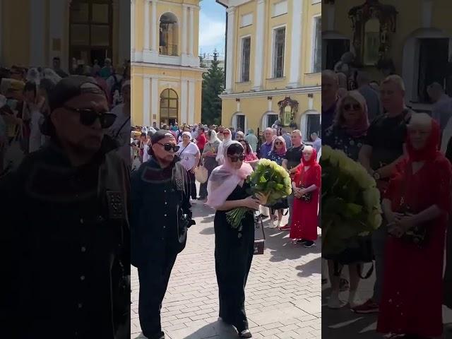 В Москве в последний путь провожают Анастасию Заворотнюк. На траур в Покровском монастыре Лолита