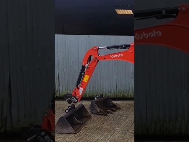 Kubota bucket change