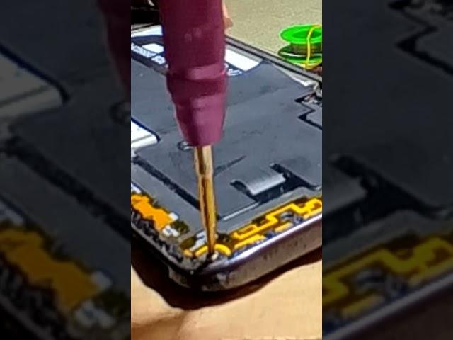 Most People Screw This Up – Literally! Here’s the Right Way! ️” #shortsfeed #ScrewFix #PhoneRepair