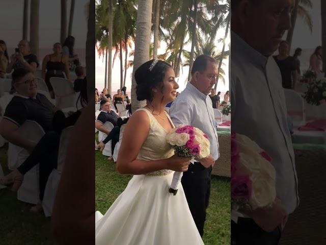 LLEGO LA NOVIA A LA BODA