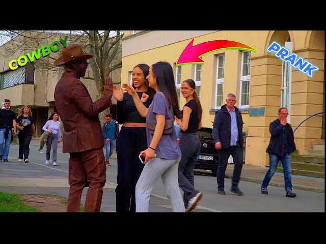 #cowboy_prank in Germany. Don't miss these statue prank reactions.