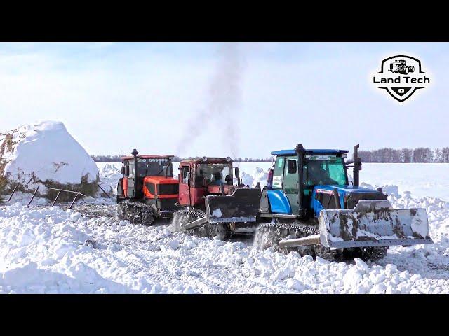 Как в СССР: Гусеничные тракторы вытаскивают огромные скирды с поля - ДТ-75, Агромаш 90ТГ, ВТГ-90!