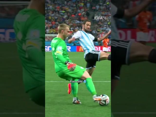 Skkrrrrr . Jasper Cillessen is ice cold  #netherlands #Cillessen #footballskills #OnsOranje