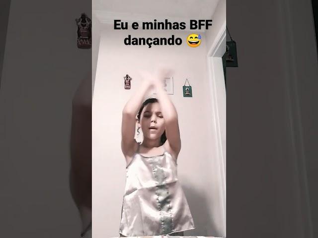 eu e minhas três BFF dançando e cantando 