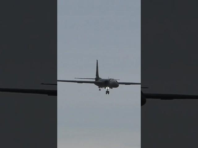 The Thrilling U2 Makes Rare Low Pass #subscribe #military #aviation 