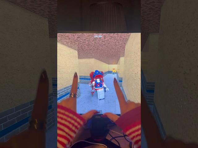 Auiciq handcam? Seriously I don’t know left or right. #mm2 #funny #meme #left #right #roblox