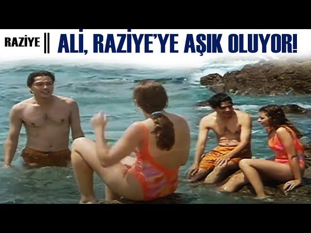 Raziye Türk Filmi | Ali , Raziye'ye Aşık Oluyor!