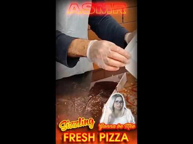 ASMR SIZZLING FRESH PIZZA #asmr #baking #foodie #viral #trend #fresh #freshfromoven