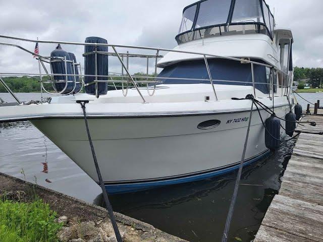 1995 Carver 390 CPMY - $69,900. Call Captain Bob Phillips (315-727-6097) for more details.