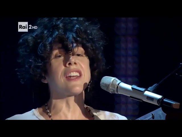 LP - Laura Pergolizzi - Lost On You (Live, 2016, Rai 2)