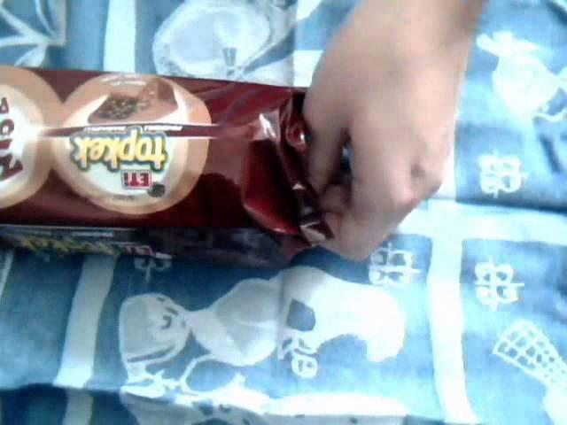 TopKek unboxing exclusive! First look hands-on ETI Topkek Hazelnut and Cocoa Cupcake