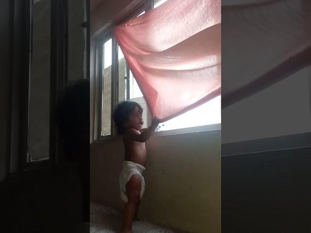 Maria ELOIZE ELA DEZ MÊS OLHANDO CHUVA