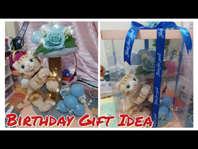 Cute kitty on the box | DIY Birthday Gift Ideas  for Cat Lover