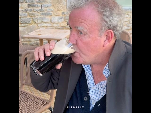 Jeremy trying to split the Hawstone Black ‘H’ #jeremyclarkson #clarksonsfarm #farming #british #uk
