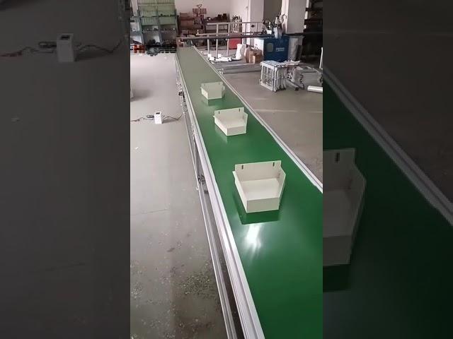 Wire cutting conveyor belt.