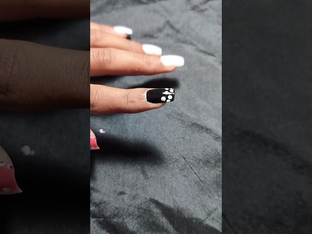 Easy nail art #trending #youtubeshorts #glamour #nailart #shortvideo #shorts #viralvideo