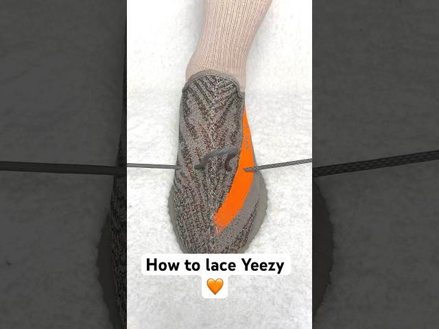 How to lace Yeezy Boost V2#viralvideo #foryou #vibes #fyp #lace #shoelace #yeezy #kanyewest #adidas