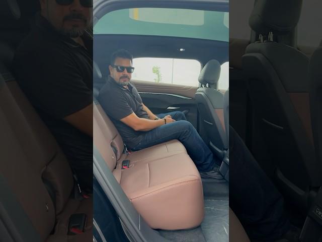 Vinfast VF7 backseat space and comfort - BIG & spacious!