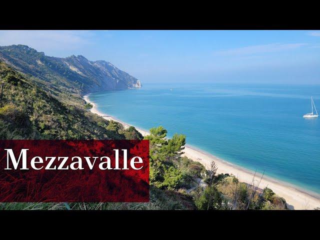 La spiaggia più selvaggia e incontaminata delle Marche, Riviera del Conero: la baia di Mezzavalle