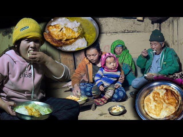 Egg Omelette Rice Recipe cooking & eating in village kitchen | Egg Recipes mukbang | New Napali VLog