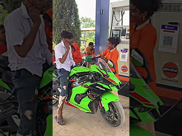 Kawasaki Ninja ZR-10R Me Bhikhari Ne 15rKa petrol Dalya !!