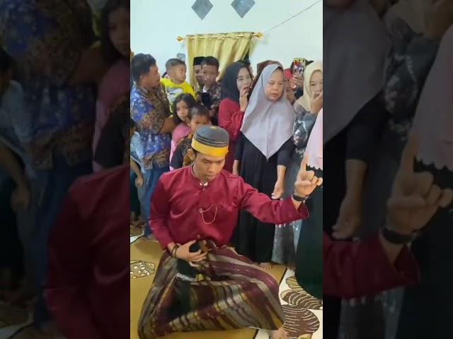 Orang ini mengamuk di hadapan pengantin