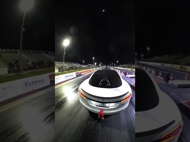 Tesla Plaid vs Truck 360 View 1/4mi race 9.46s at 146mph at 70% charge #tesla #teslaplaid #dragrace