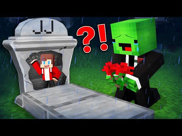 JJ Built a House Inside a GRAVESTONE To Prank Mikey in Minecraft (Maizen)