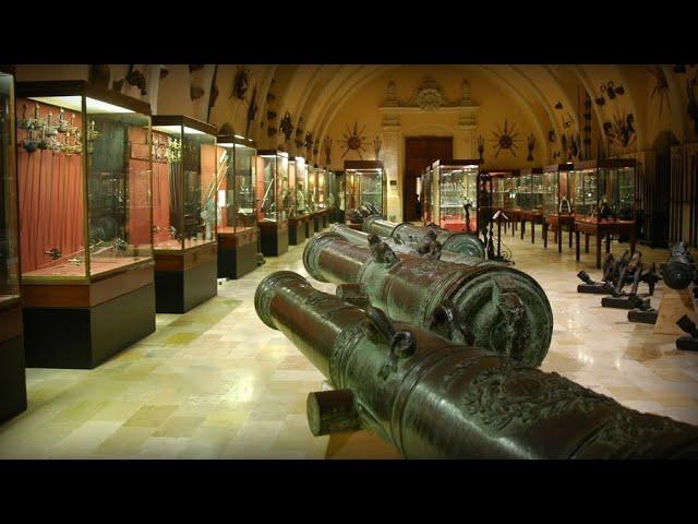 RUSSIAN HISTORICAL MUSEUM IN MOSCOW / ANCIENT WEAPONS, ARTIFACTS, TREASURES