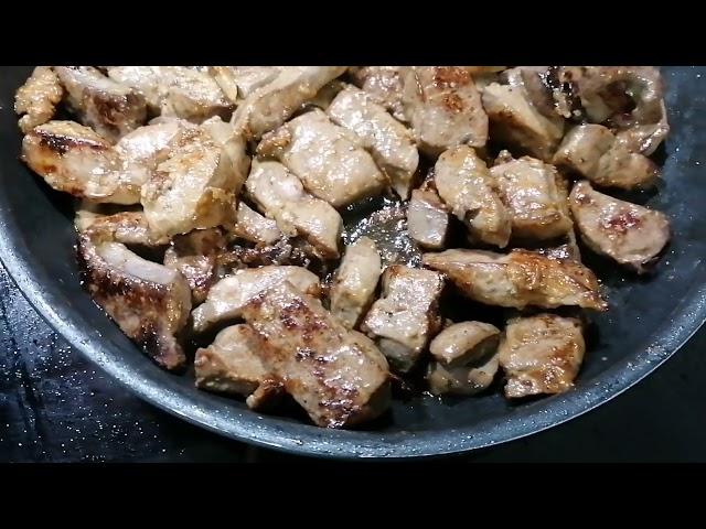 Нежная жареная печёнка с луком. Быстро и вкусно