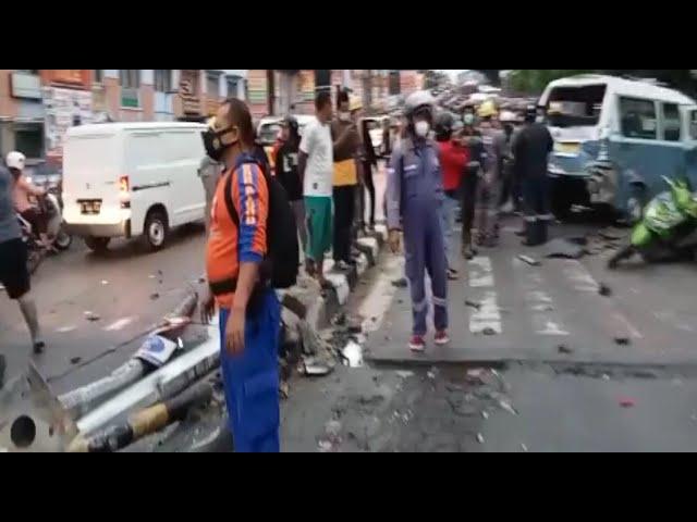 TRAGISSS  !  DETIK DETIK VIDEO AMATIR DILOKASI KEJADIAN KECELAKAAN MAUT DI BALIK PAPAN !!! PARAHHH !
