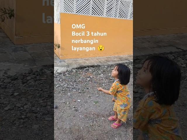 Bocil 3 tahun aja bisa nerbangin layangan papiran  #layanganpapiran #layanganpapiranmini #viral